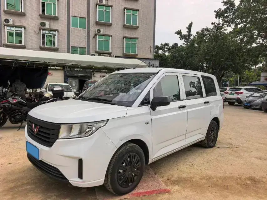 2020 WULING HONGGUANG view 1