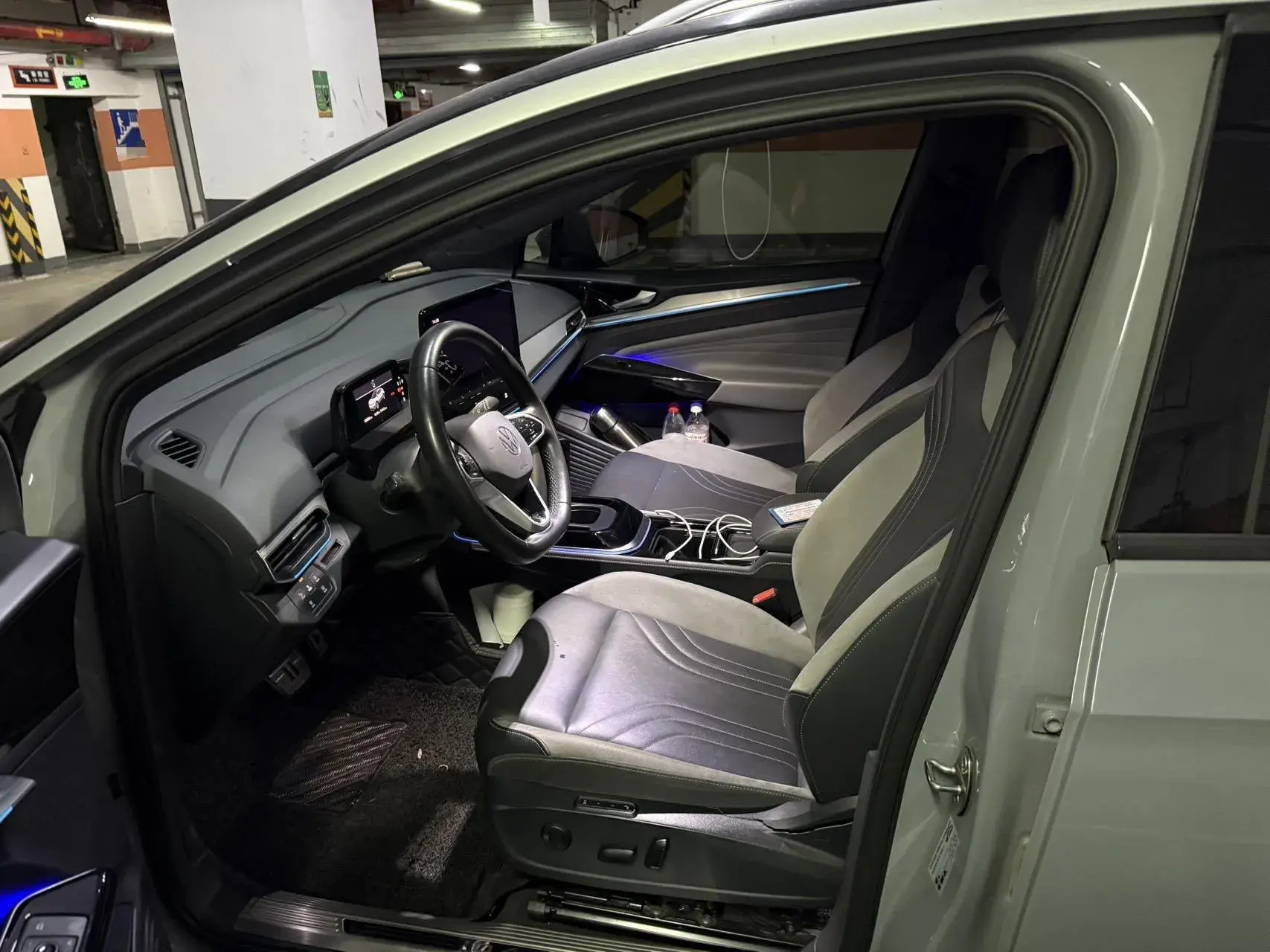 2021 VOLKSWAGEN ID.4 thumbnail 3