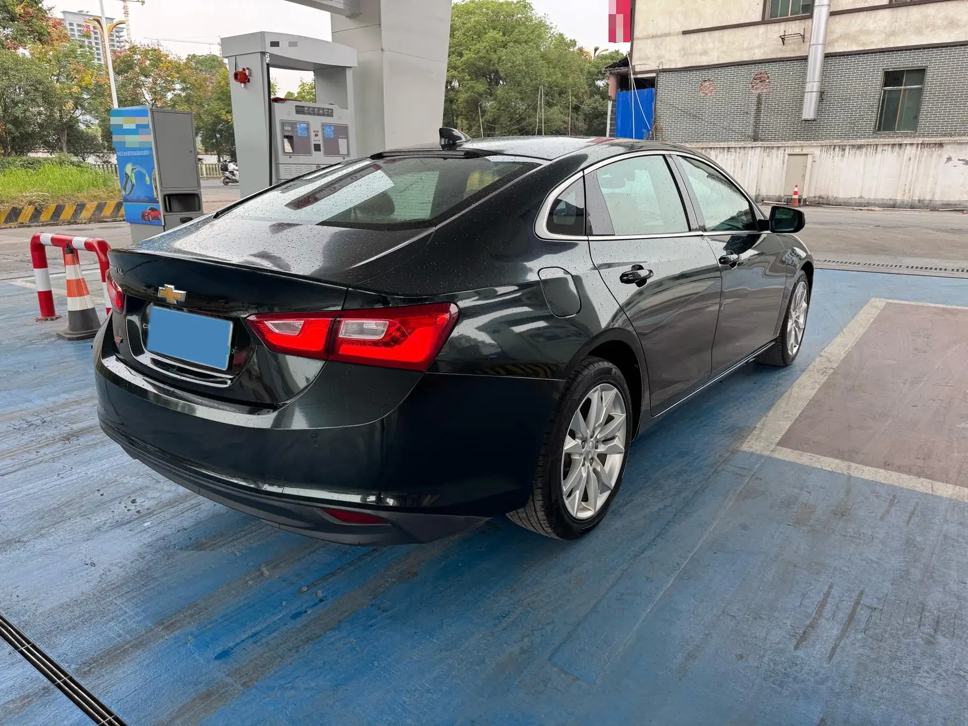 2018 CHEVROLET MALIBU thumbnail 4
