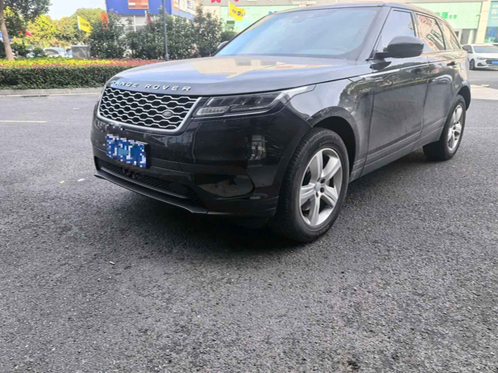 2023 LAND ROVER view 1