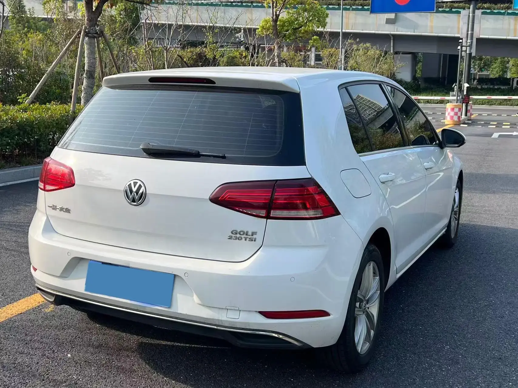 2018 VOLKSWAGEN GOLF thumbnail 3