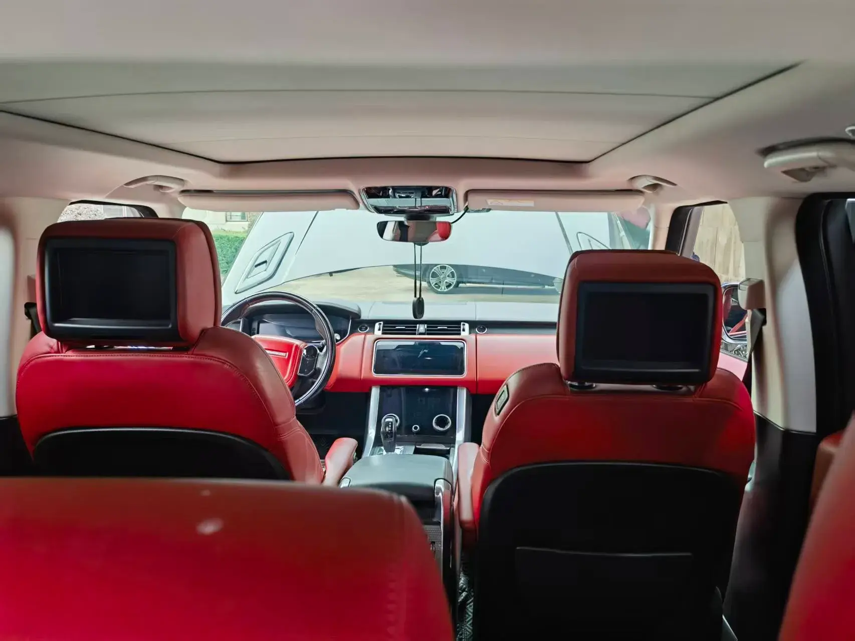 2018 LAND ROVER thumbnail 4