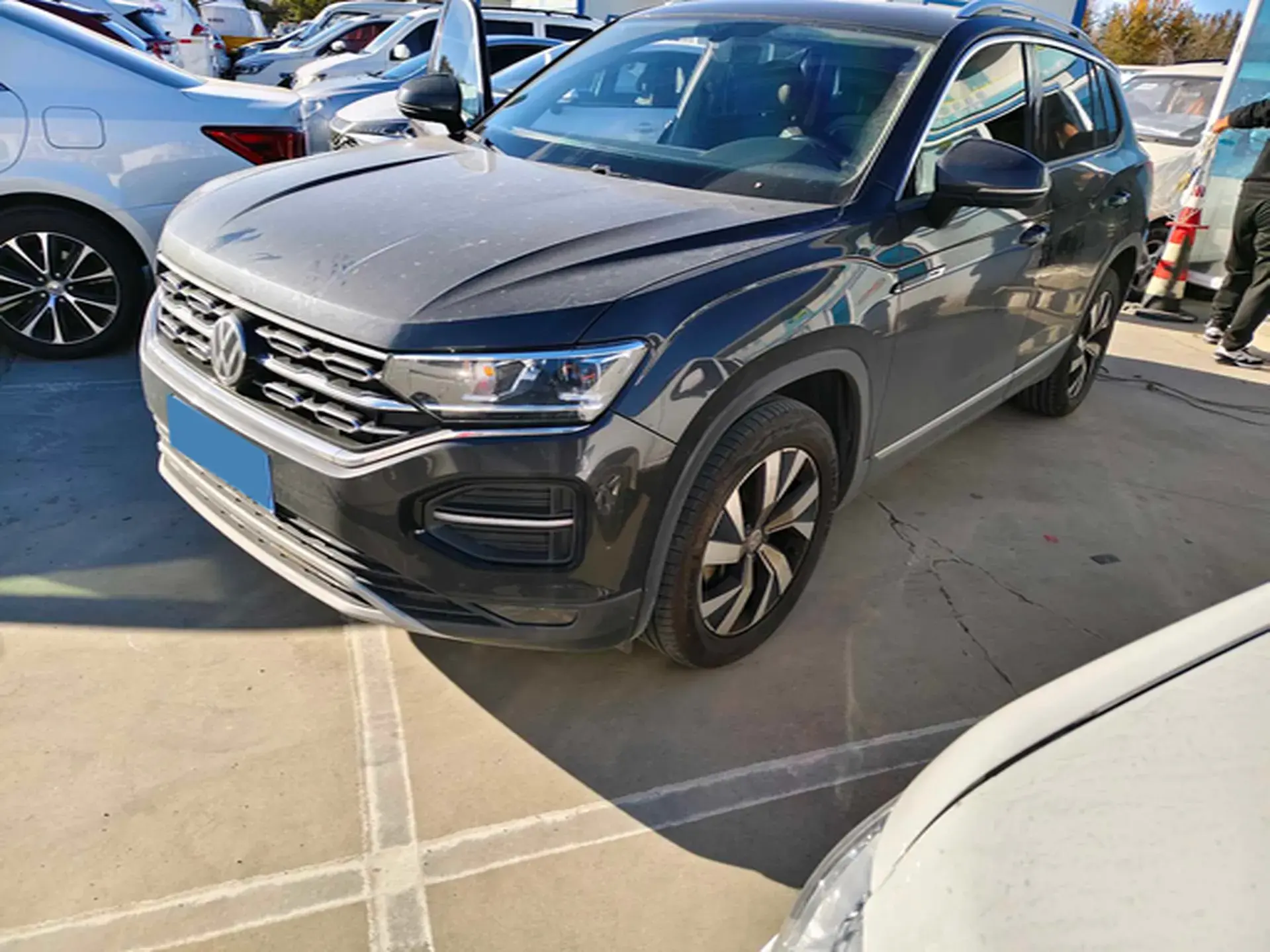 2020 VOLKSWAGEN TAYRON view 1