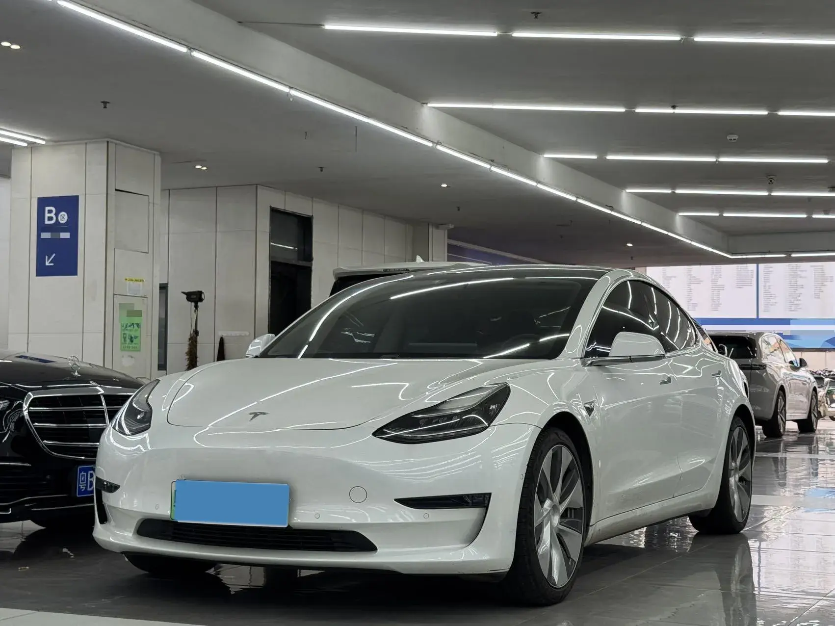 2019 TESLA MODEL view 1
