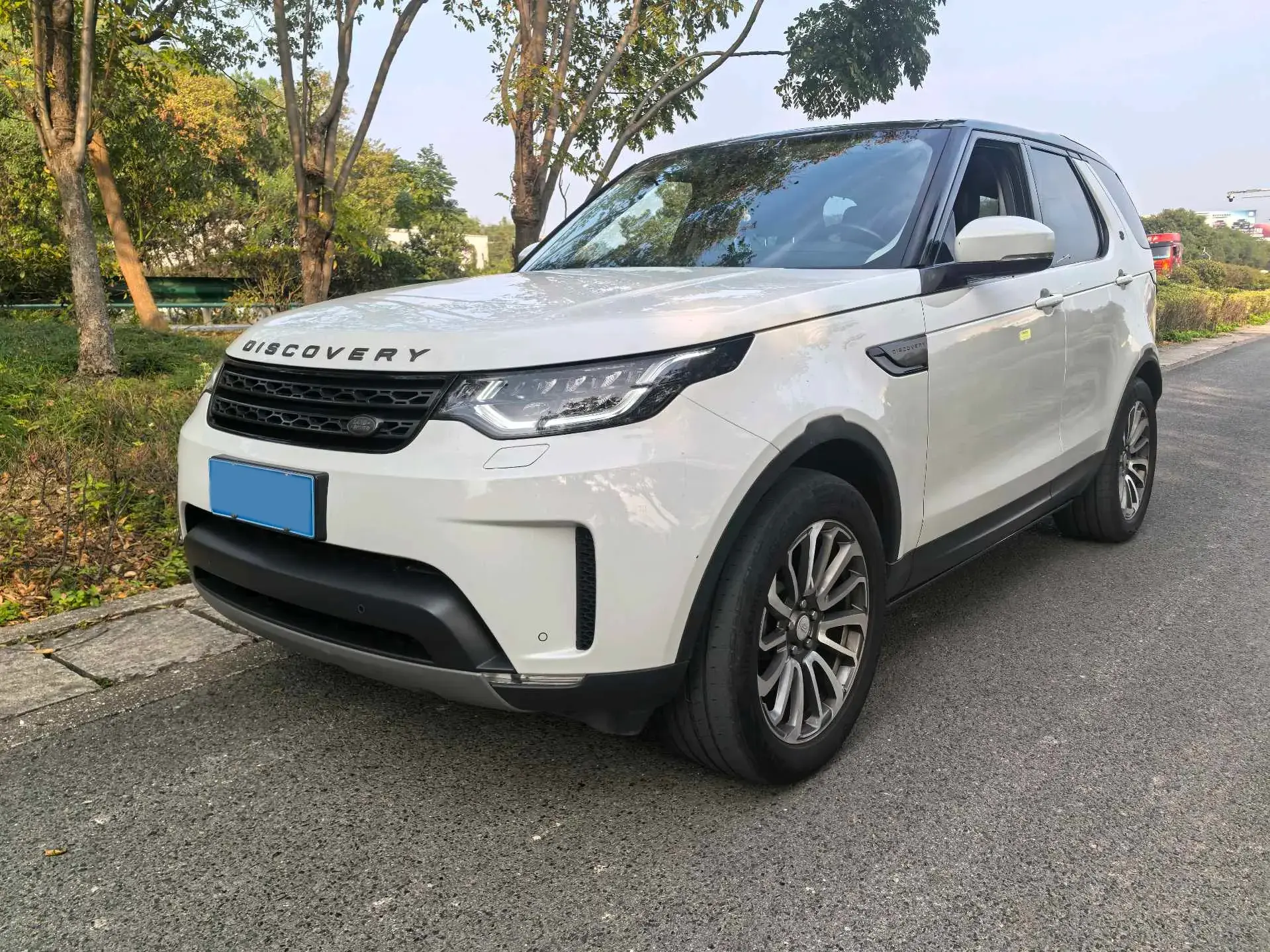 2017 LAND ROVER view 1