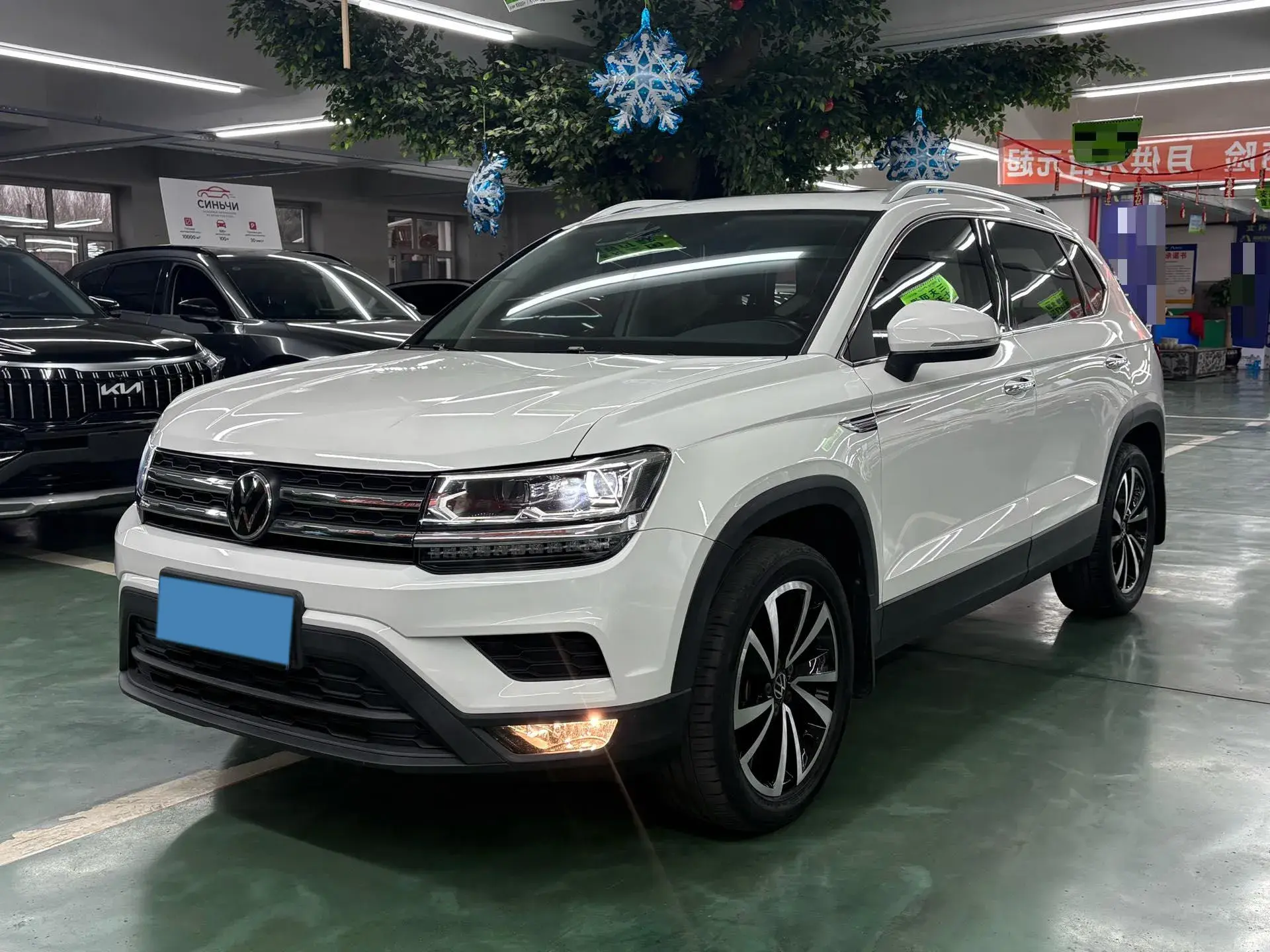 2021 VOLKSWAGEN THARU view 1