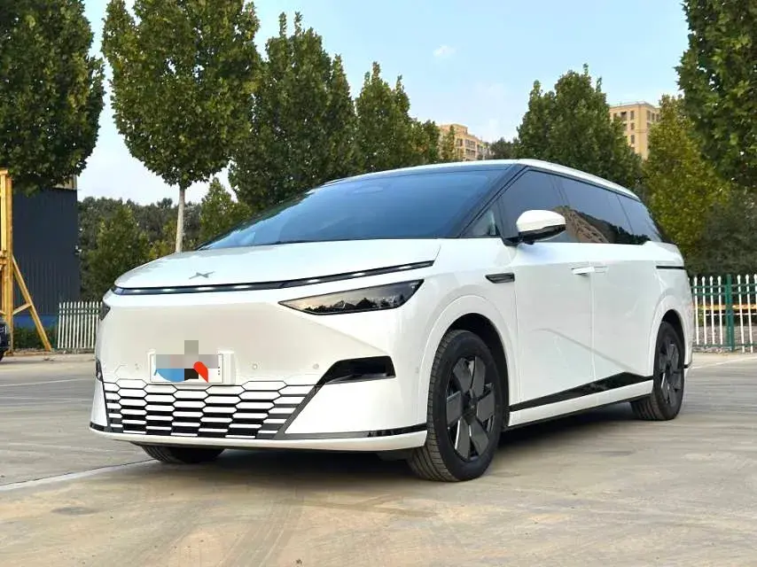 2024 XPENG X9 view 1
