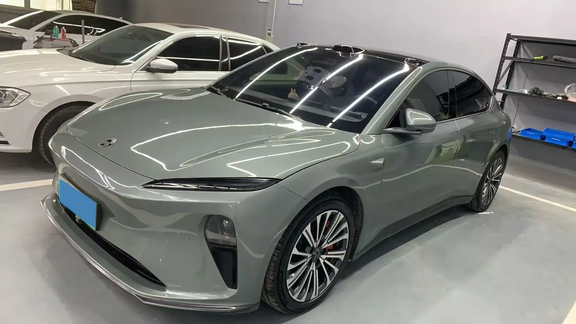 2022 NIO ET5 view 1