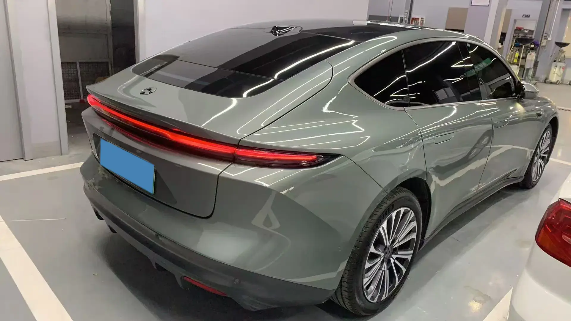 2022 NIO ET5 thumbnail 4