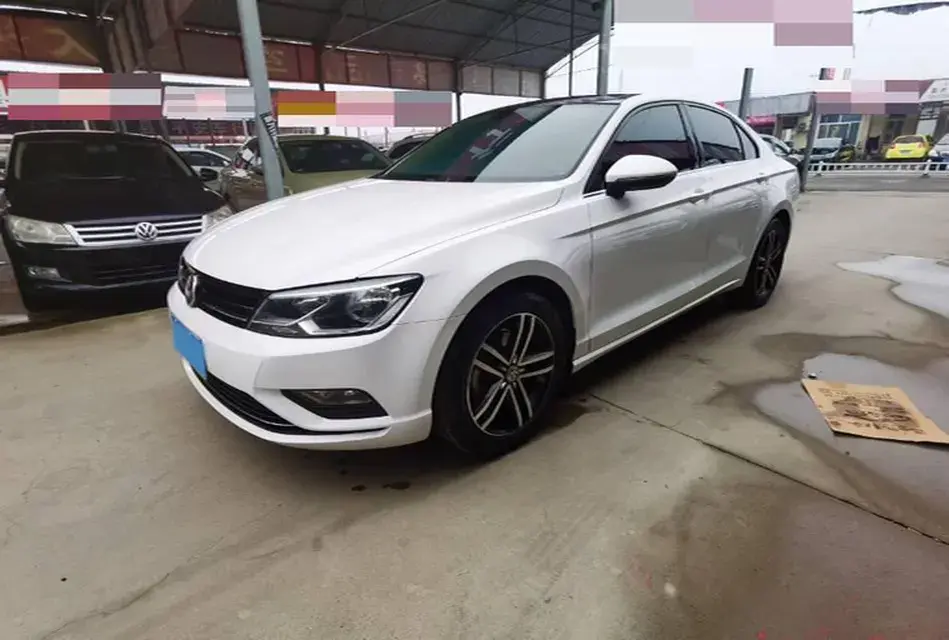 2017 VOLKSWAGEN LAMANDO view 1