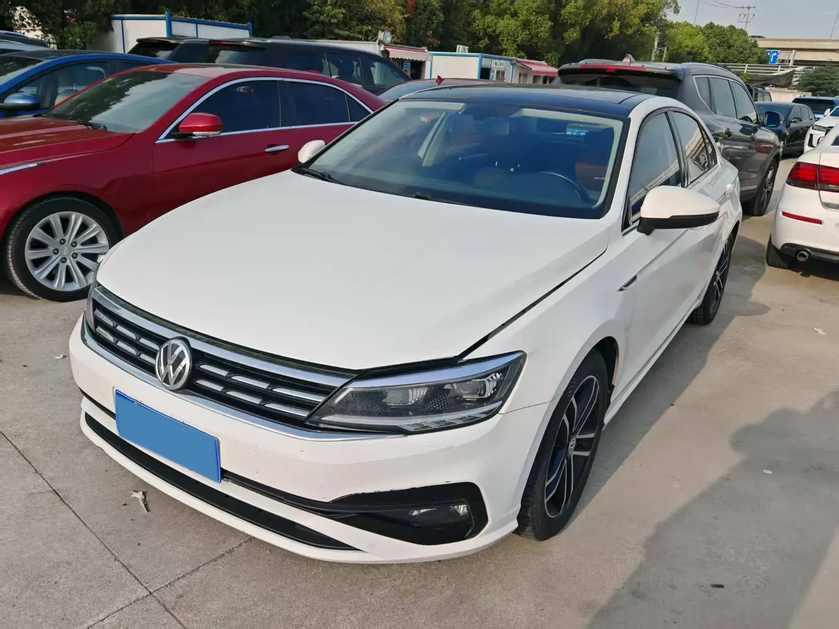 2021 VOLKSWAGEN LAMANDO view 1