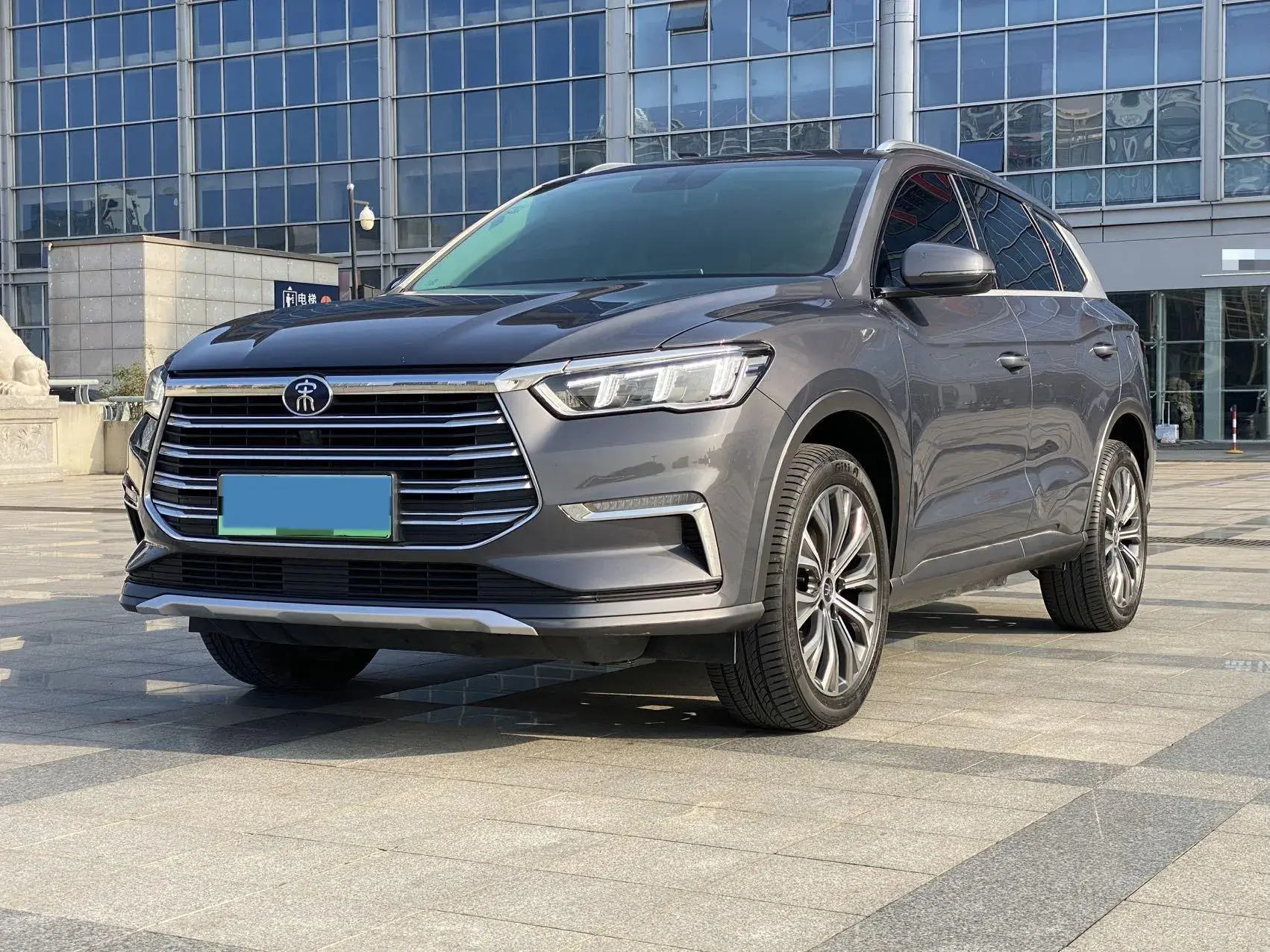 2019 BYD SONG view 1
