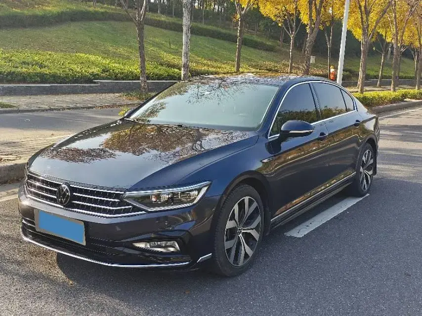 2023 VOLKSWAGEN MAGOTAN view 1