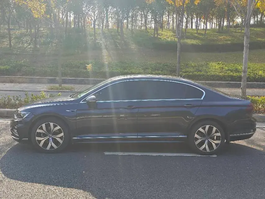 2023 VOLKSWAGEN MAGOTAN thumbnail 4