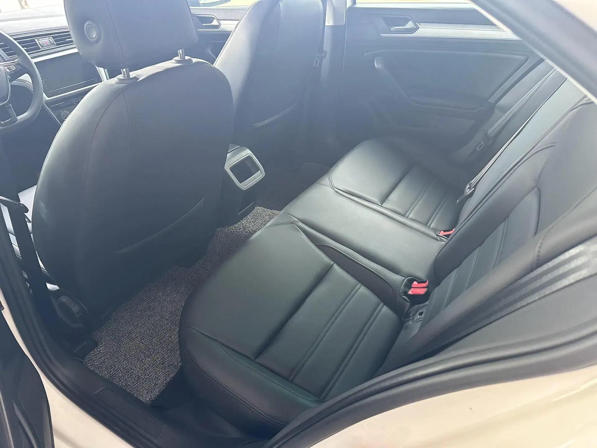 2021 VOLKSWAGEN LAMANDO thumbnail 4