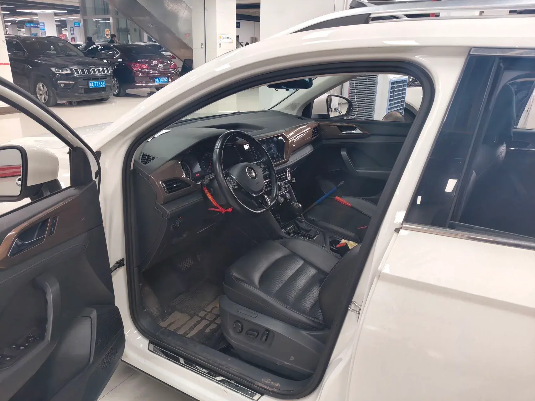 2020 VOLKSWAGEN THARU thumbnail 2