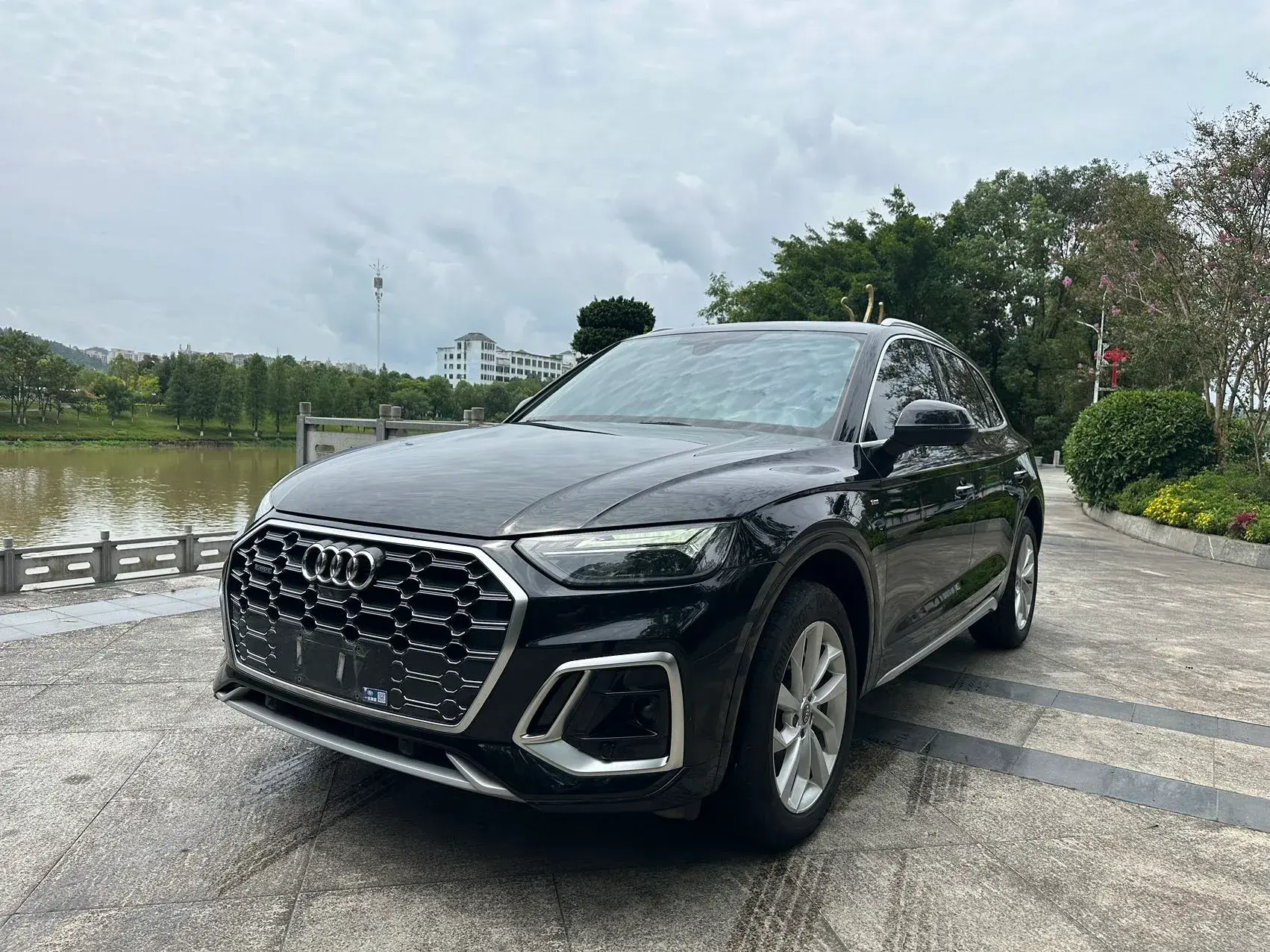 2021 AUDI Q5L view 1