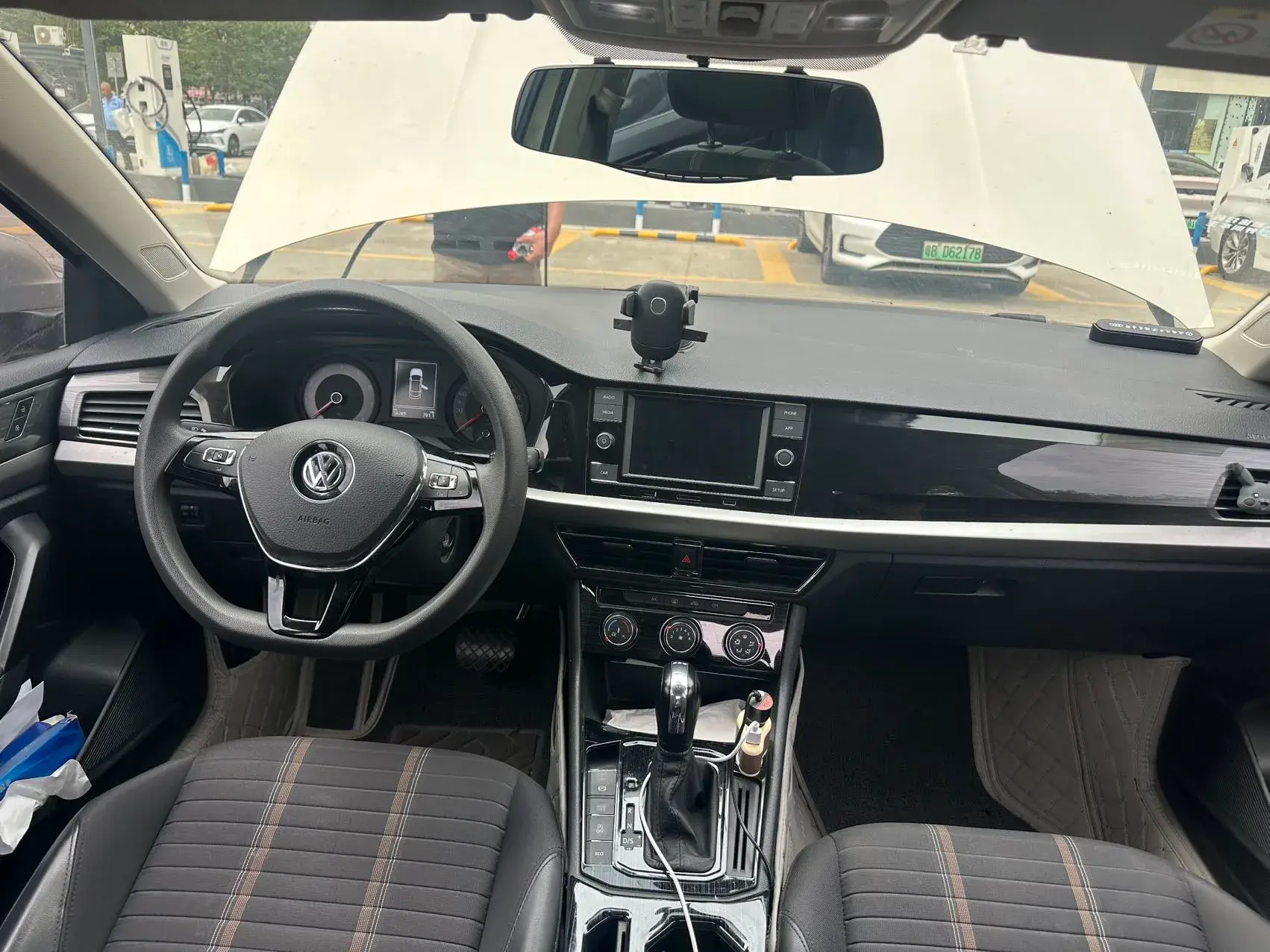 2018 VOLKSWAGEN LAVIDA thumbnail 3