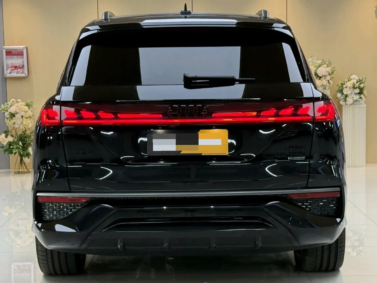 2024 Audi Q6 2.0T 265HP L4 7DCT,autocango,china used car exporter,china ev exporter,chinese used car exporter,chinese used ev exporter