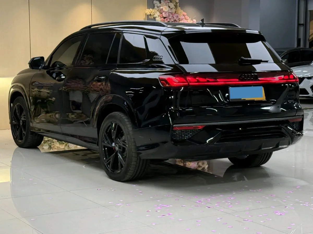 2024 Audi Q6 2.0T 265HP L4 7DCT,autocango,china used car exporter,china ev exporter,chinese used car exporter,chinese used ev exporter