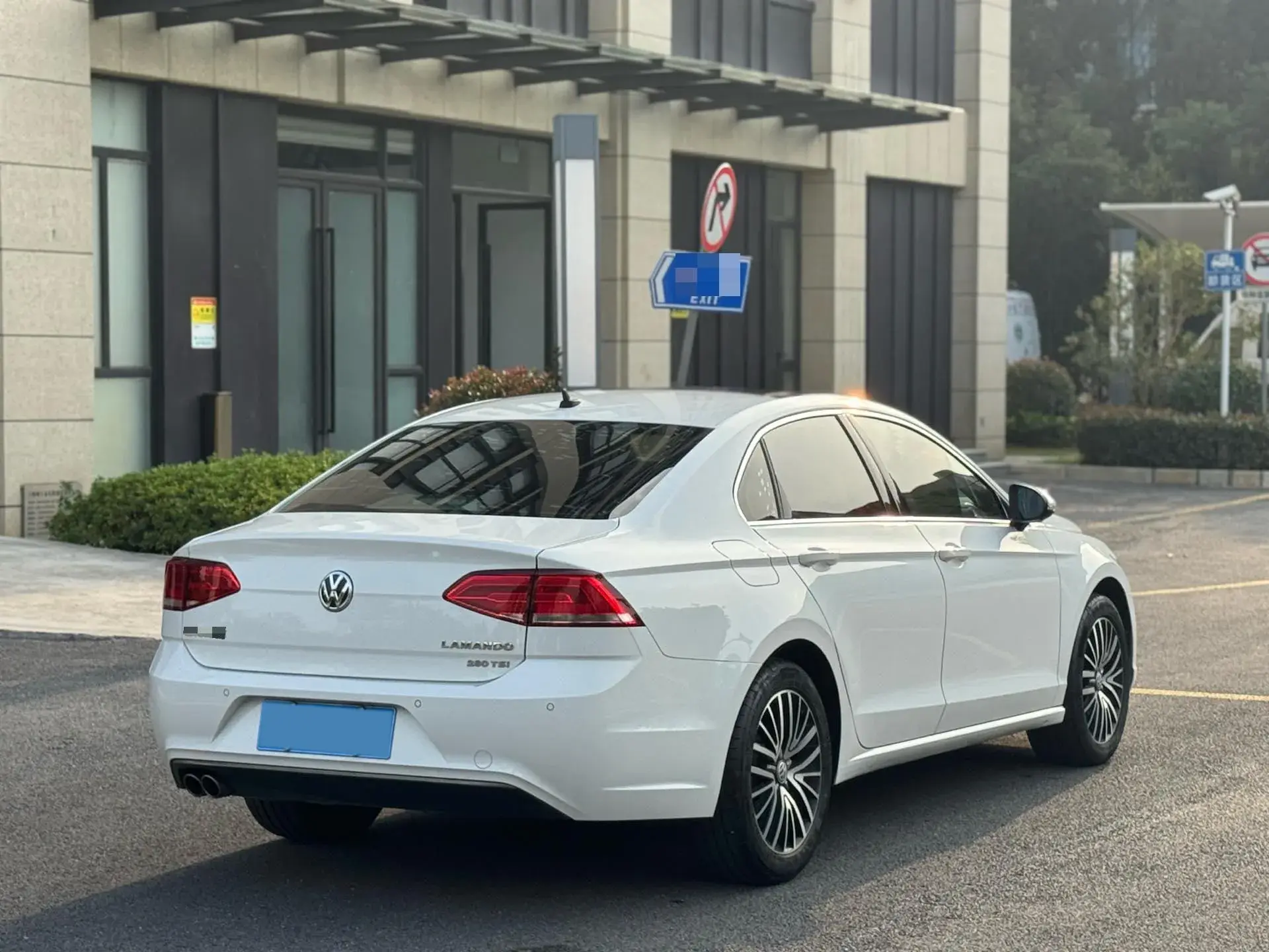 2018 VOLKSWAGEN LAMANDO thumbnail 4