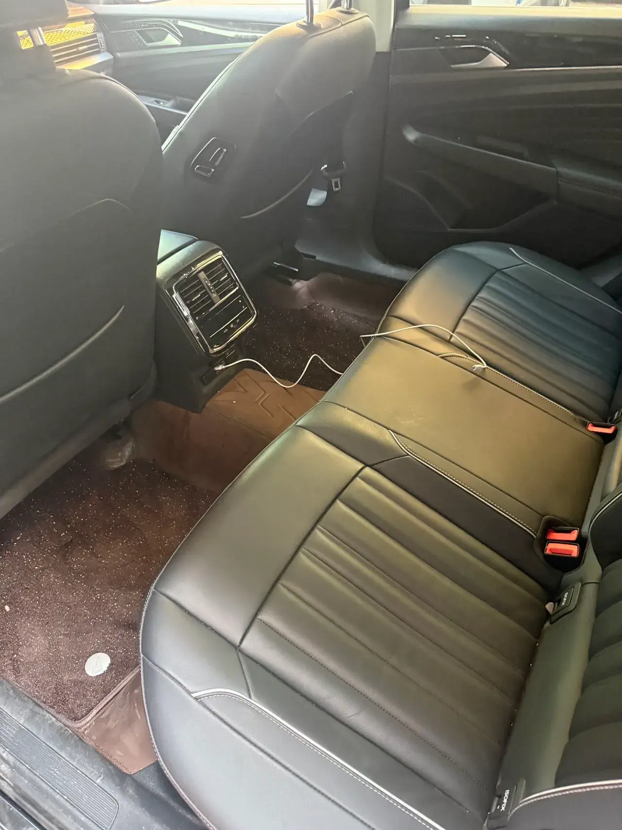 2023 VOLKSWAGEN PASSAT thumbnail 4