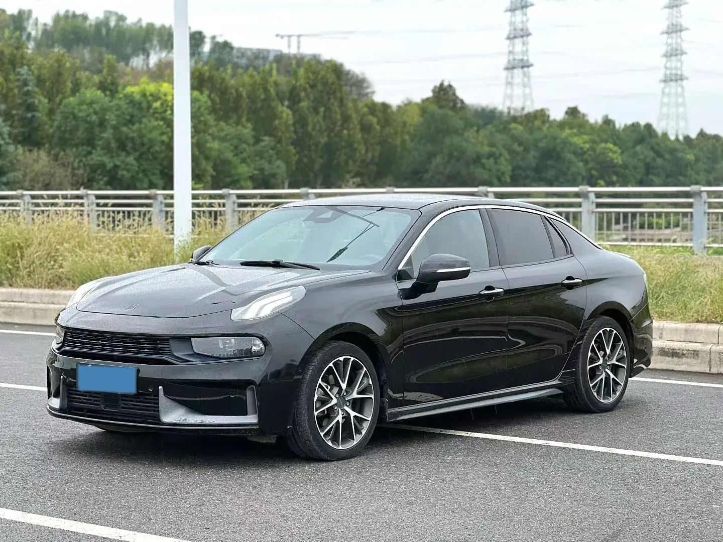 2019 LYNK&CO 03 view 1