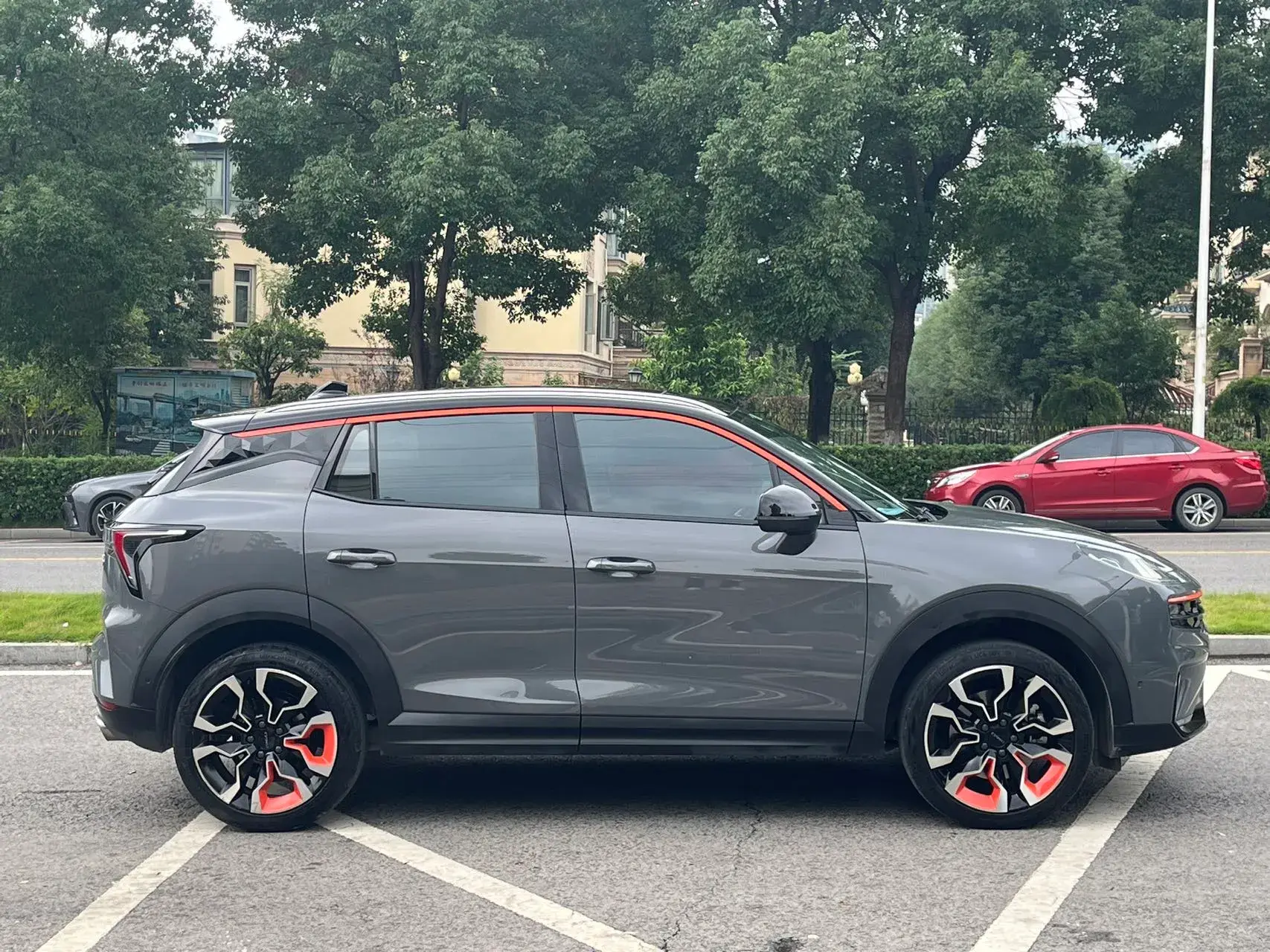 2020 LYNK&CO 06 thumbnail 4