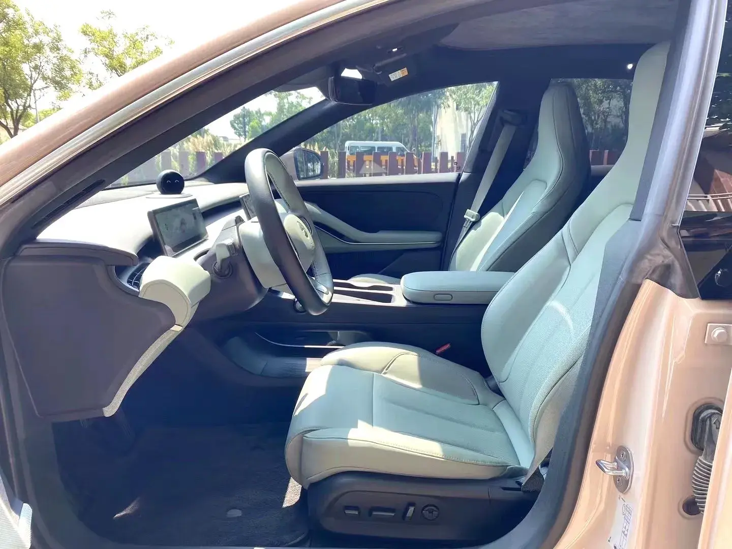 2022 NIO ET5 thumbnail 3