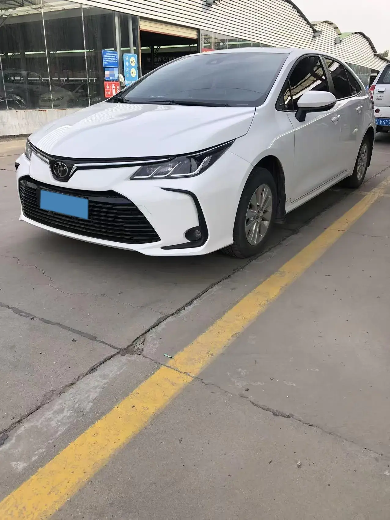 2019 TOYOTA COROLLA view 1