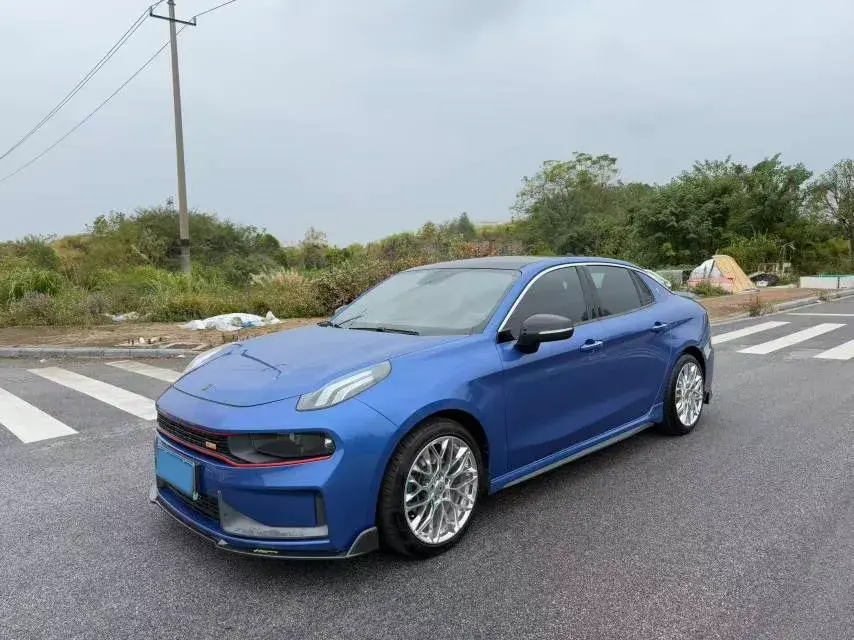 2019 LYNK&CO 03 view 1