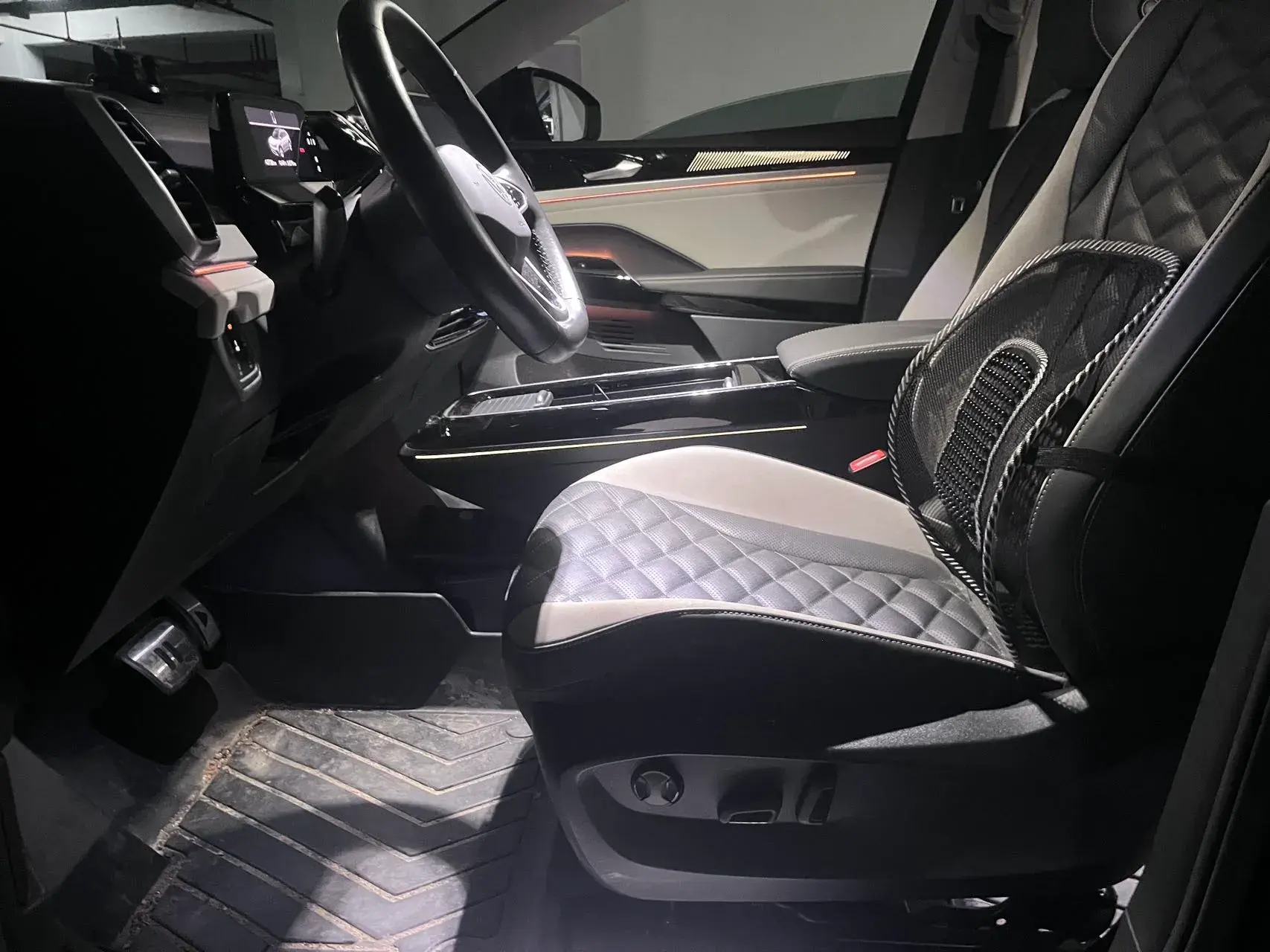 2021 VOLKSWAGEN ID.6 thumbnail 3