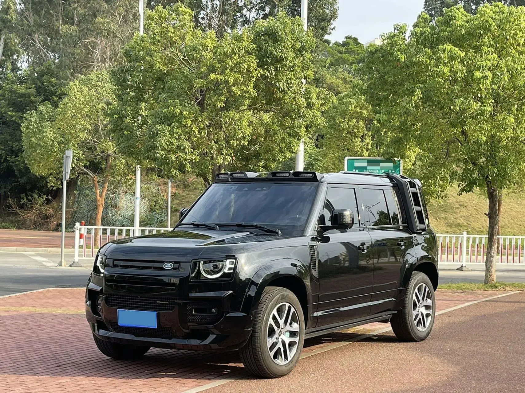 2023 LAND ROVER view 1