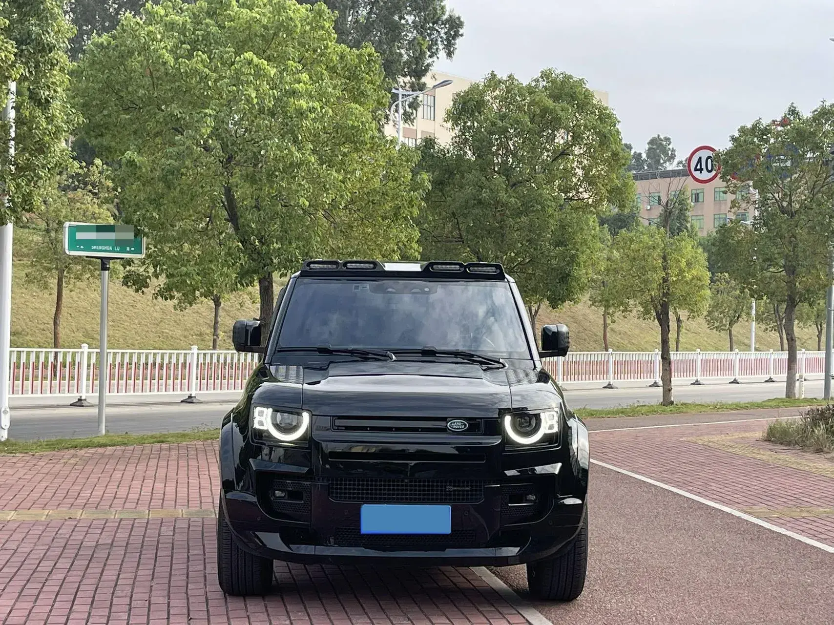 2023 LAND ROVER thumbnail 2