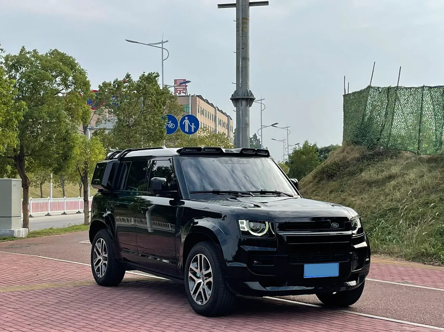 2023 LAND ROVER thumbnail 3