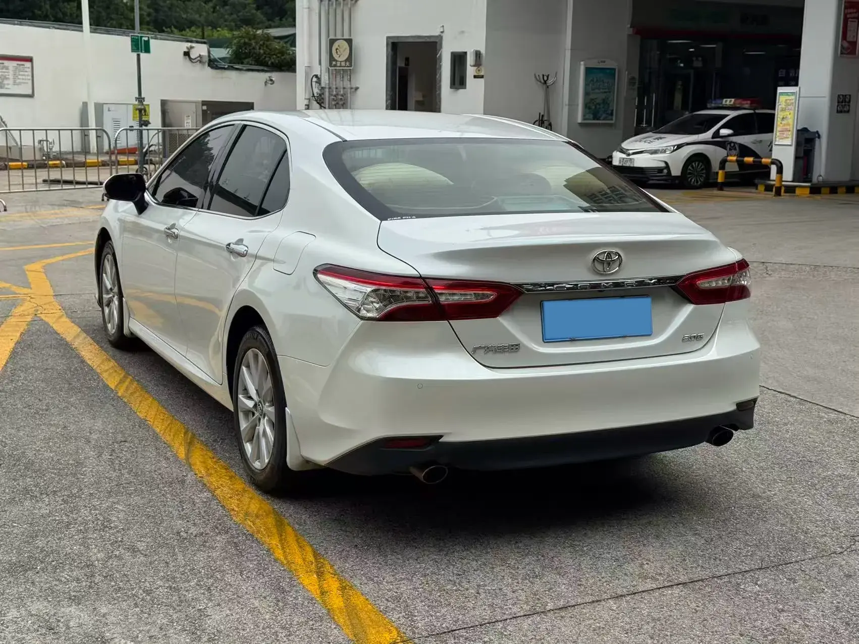 2019 TOYOTA CAMRY thumbnail 2