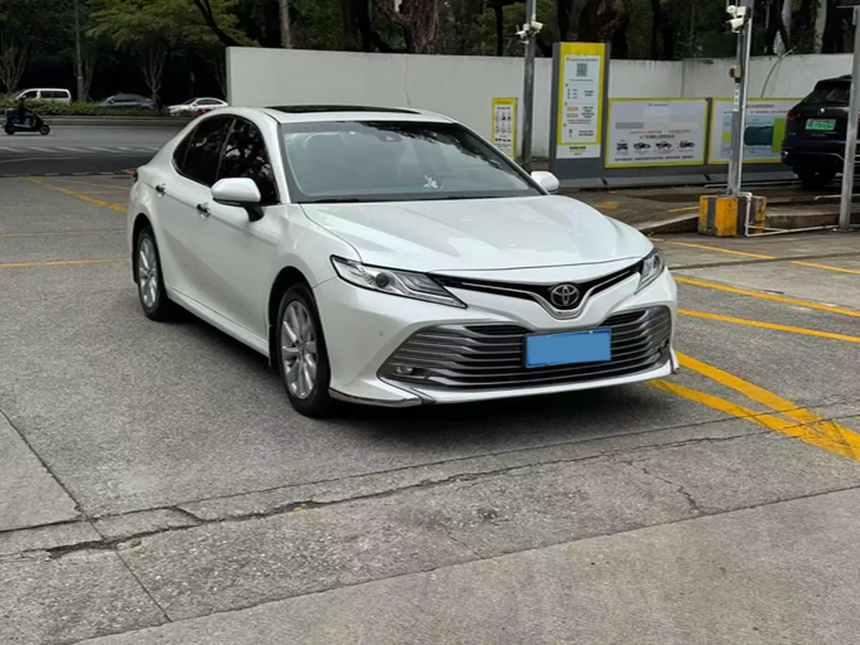 2019 TOYOTA CAMRY thumbnail 4