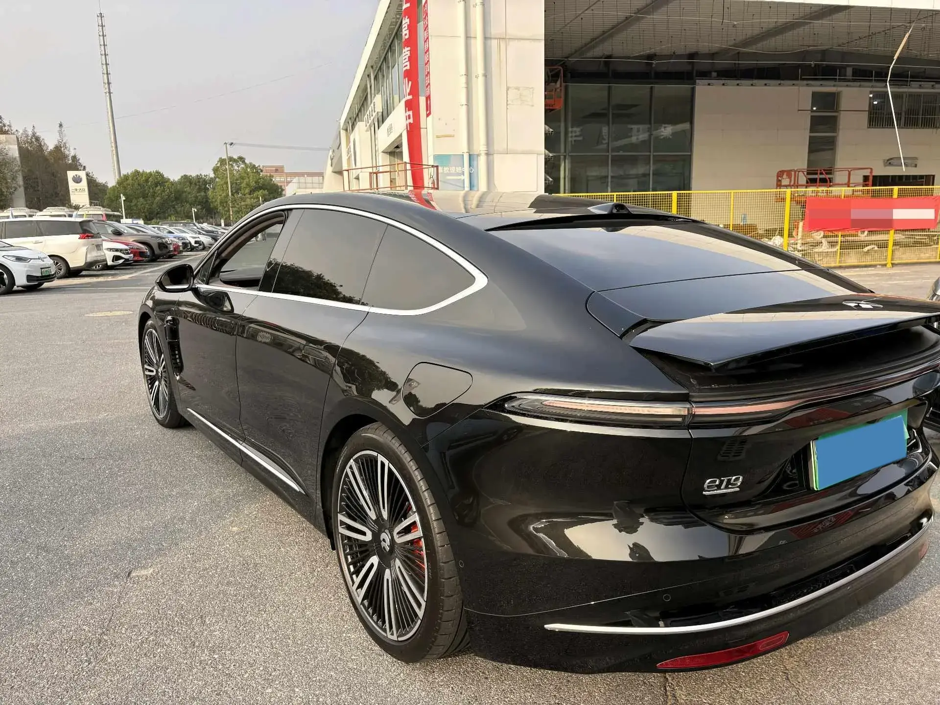 2025 NIO ET9 thumbnail 4