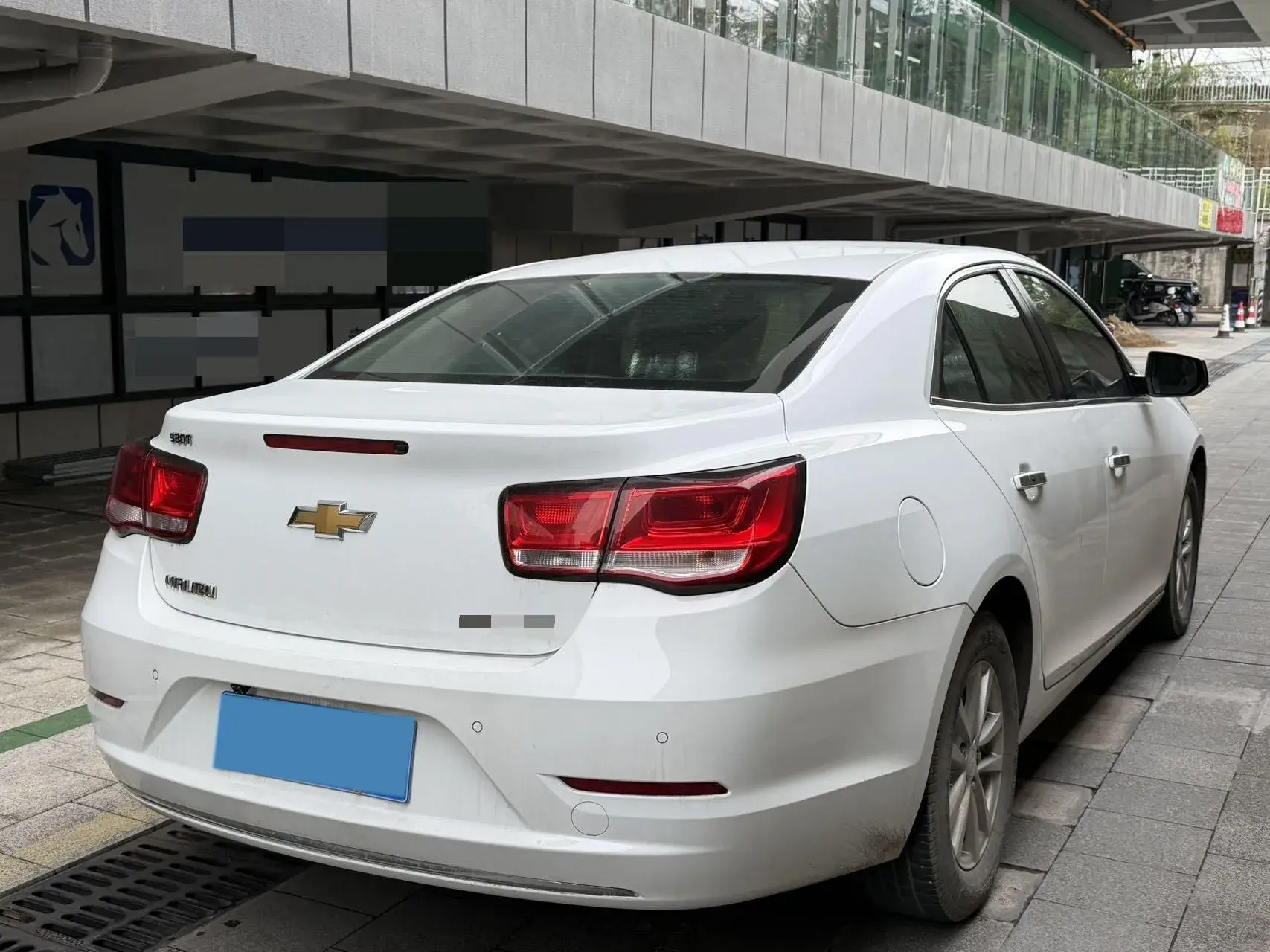 2018 CHEVROLET MALIBU thumbnail 4