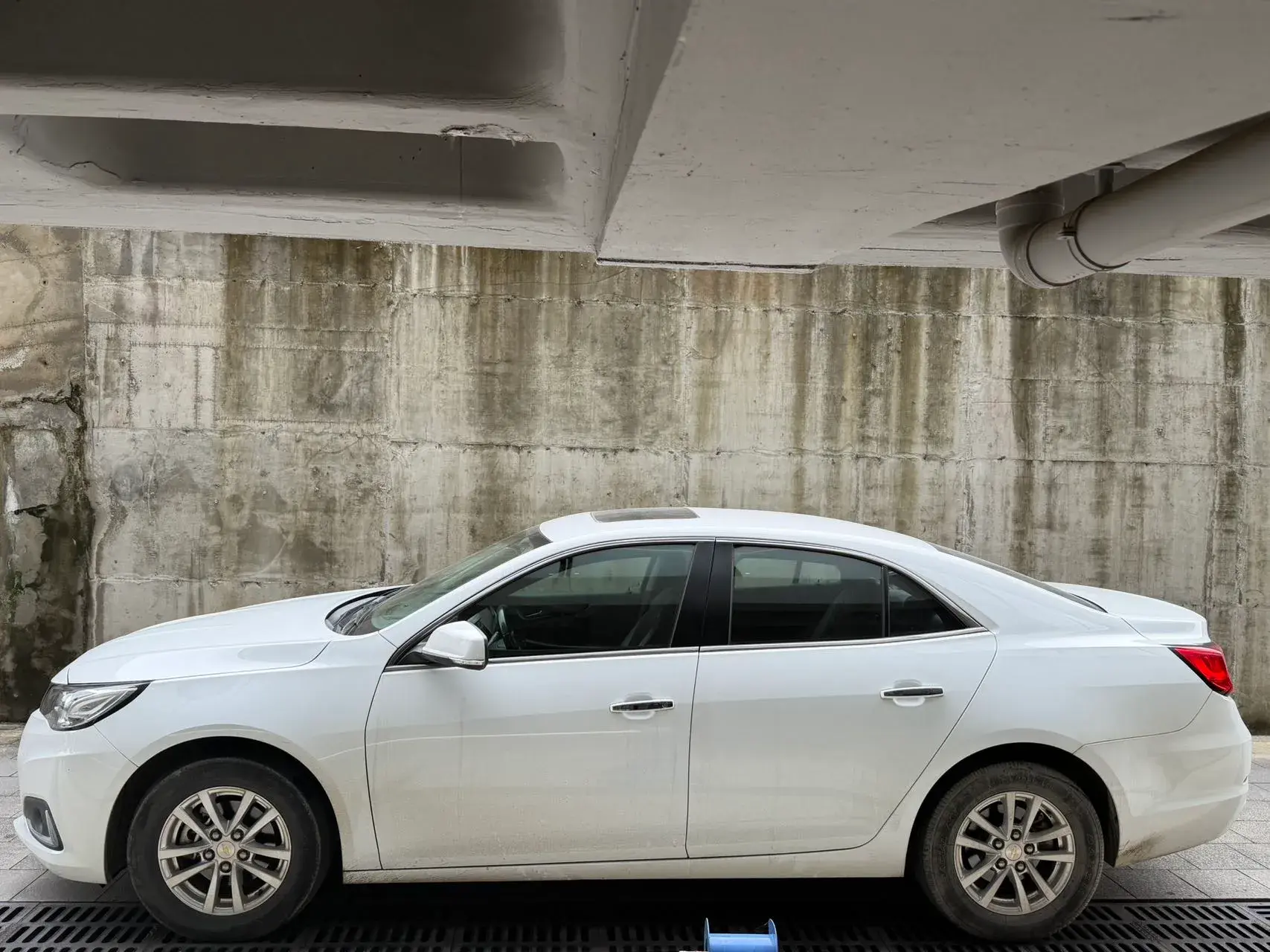 2018 CHEVROLET MALIBU thumbnail 3