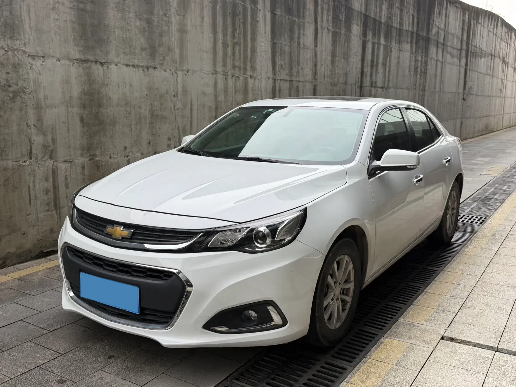 2018 CHEVROLET MALIBU view 1