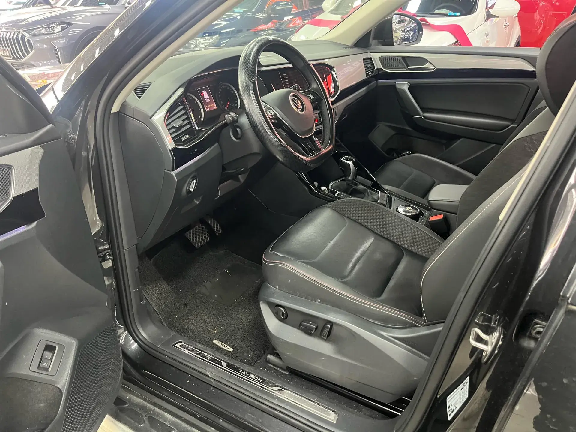 2022 VOLKSWAGEN TAYRON thumbnail 4