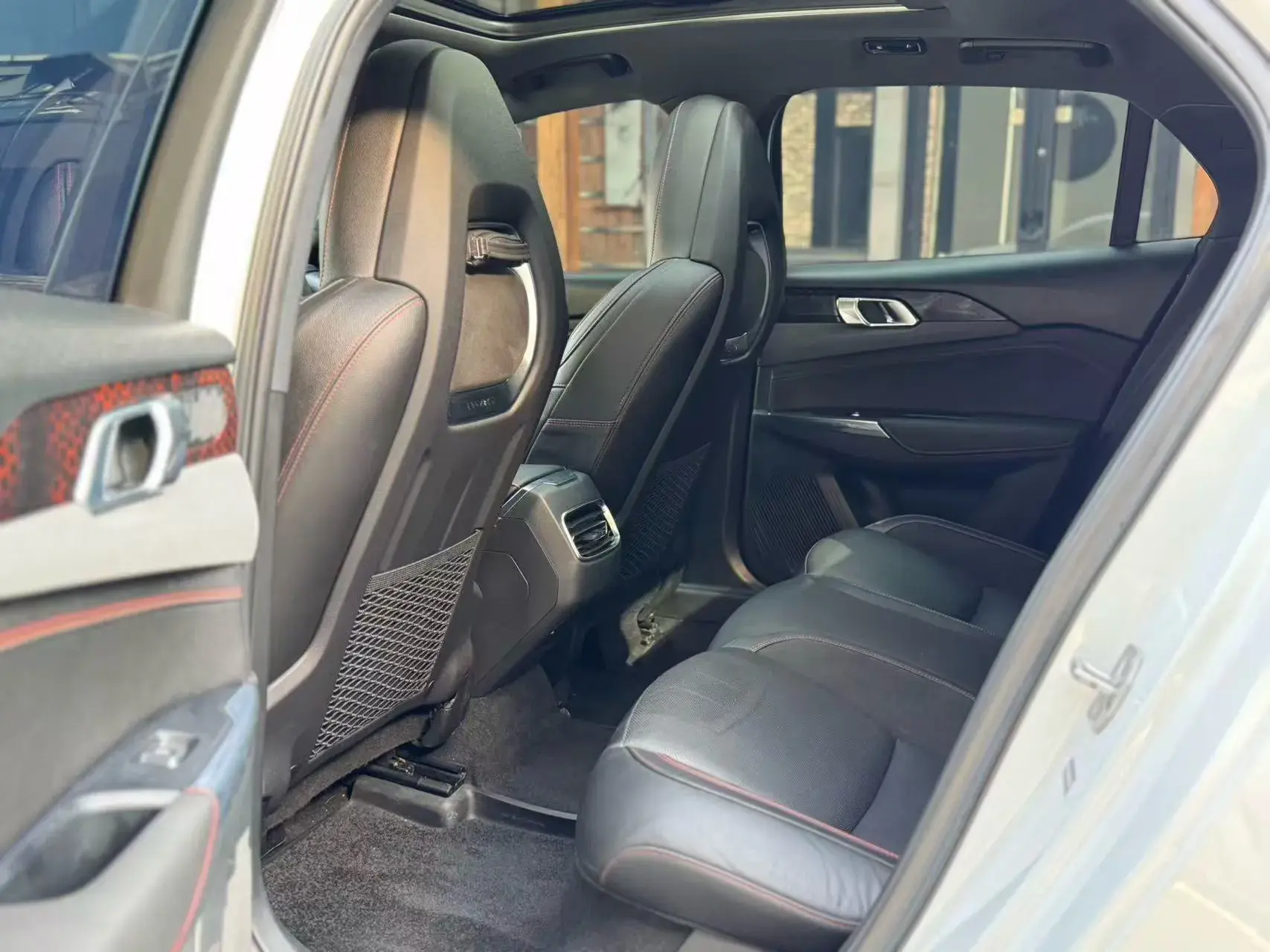 2019 LYNK&CO 03 thumbnail 4