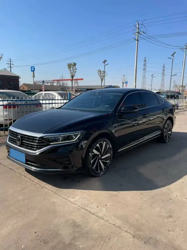 2022 VOLKSWAGEN PASSAT view 1