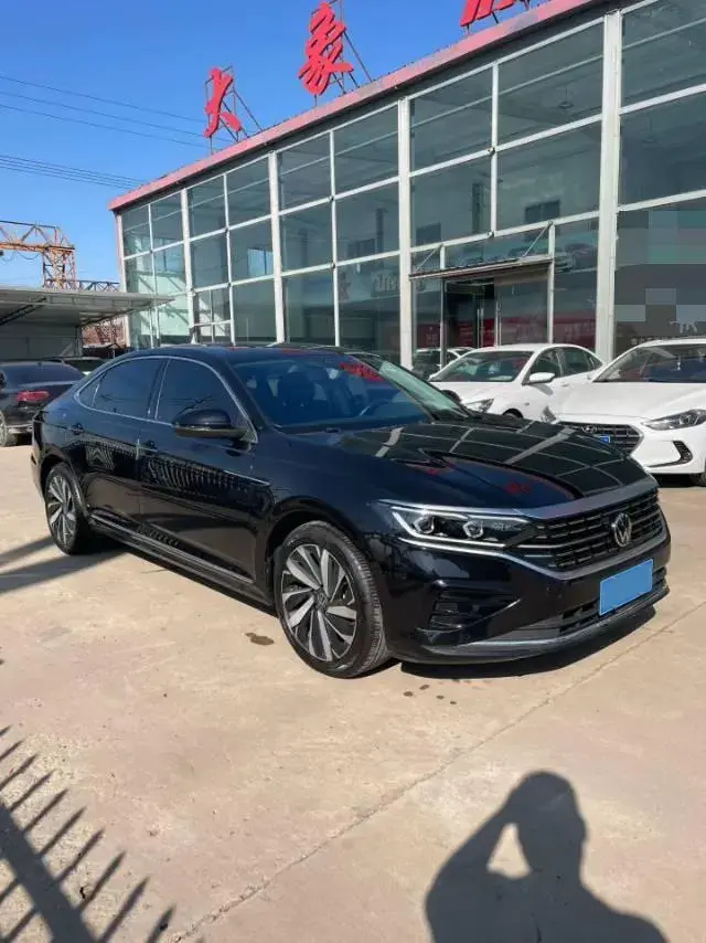 2022 VOLKSWAGEN PASSAT thumbnail 3