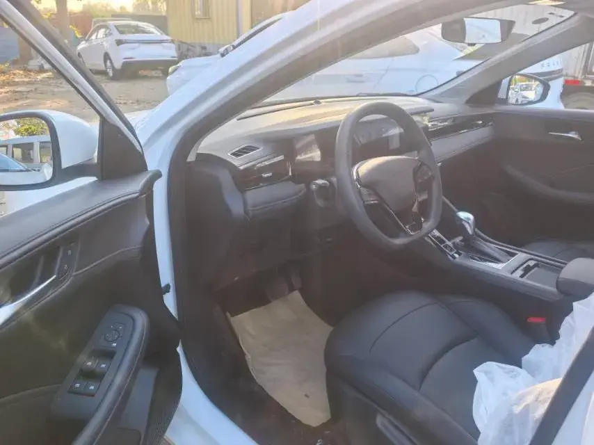 2023 ROEWE I5 thumbnail 3