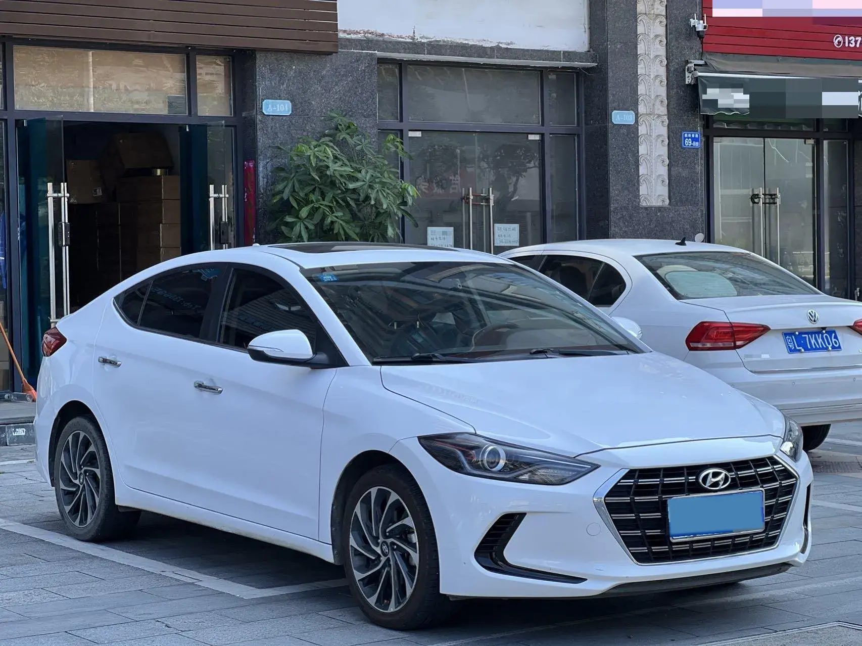 2020 HYUNDAI ELANTRA thumbnail 3