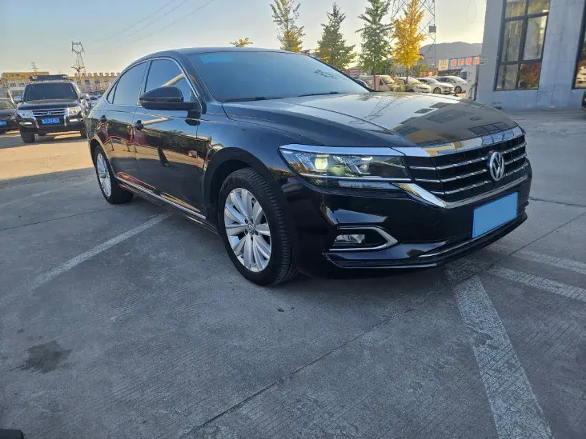 2019 VOLKSWAGEN PASSAT thumbnail 3