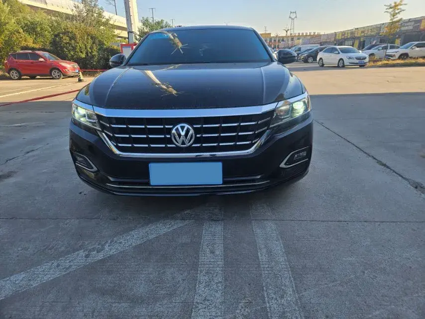 2019 VOLKSWAGEN PASSAT thumbnail 2
