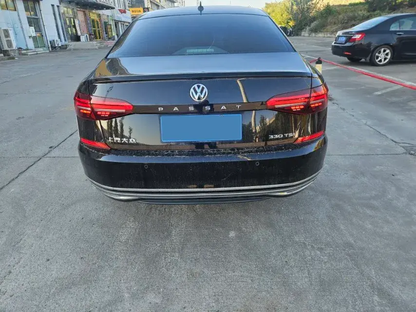 2019 VOLKSWAGEN PASSAT thumbnail 4